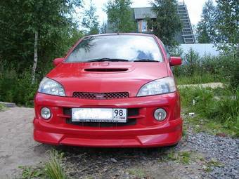 2000 Daihatsu YRV Photos