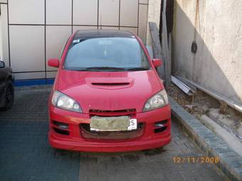 2000 Daihatsu YRV Wallpapers
