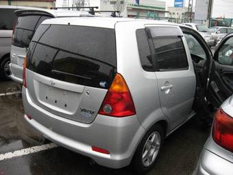 2000 Daihatsu YRV Photos