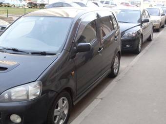 2000 Daihatsu YRV Pics