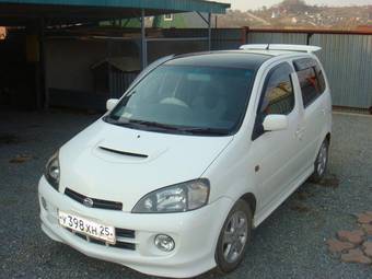 2000 Daihatsu YRV Photos