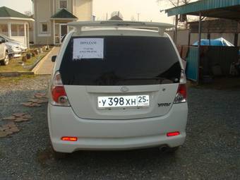 2000 Daihatsu YRV Pictures