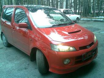2000 Daihatsu YRV Photos