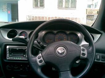 2000 Daihatsu YRV Photos