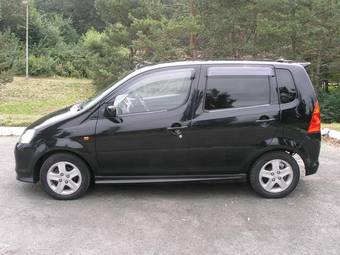 2000 Daihatsu YRV Pictures