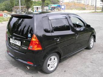 2000 Daihatsu YRV Photos