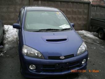 2000 Daihatsu YRV Pictures