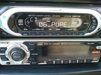 2000 Daihatsu YRV Pictures
