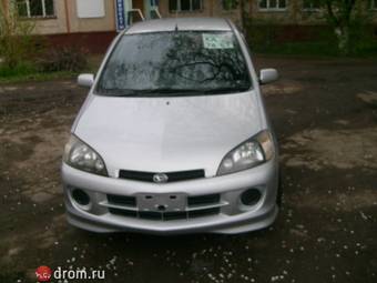 2000 Daihatsu YRV Photos
