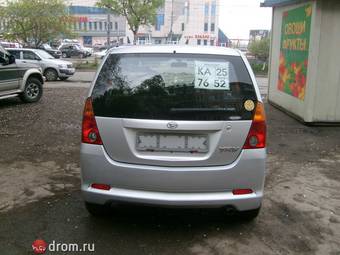 2000 Daihatsu YRV Photos