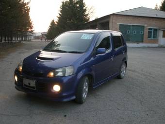 2000 Daihatsu YRV Pictures