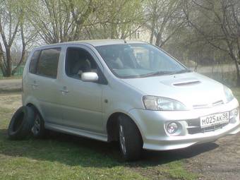 2000 Daihatsu YRV Pics