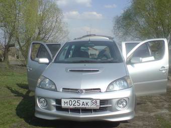 2000 Daihatsu YRV Pictures