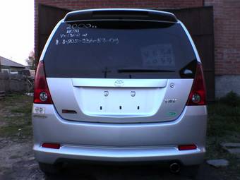 2000 Daihatsu YRV Photos