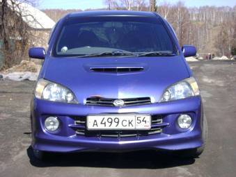 2000 Daihatsu YRV Pictures