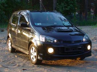 2000 Daihatsu YRV For Sale