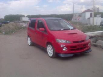 2000 Daihatsu YRV Photos