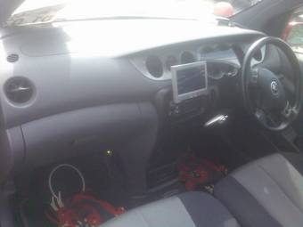 2000 Daihatsu YRV Photos