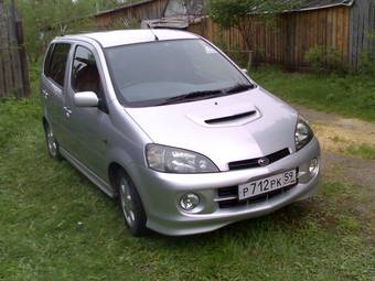 2000 Daihatsu YRV Pictures