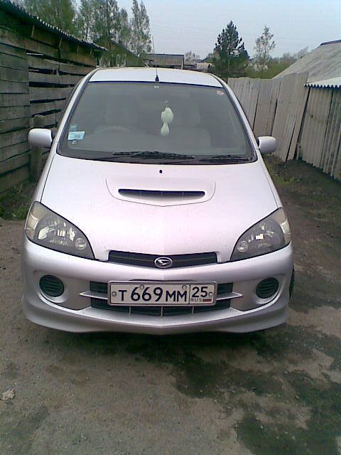 2000 Daihatsu YRV