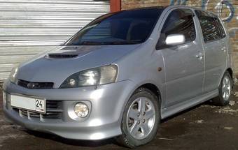2000 Daihatsu YRV Photos