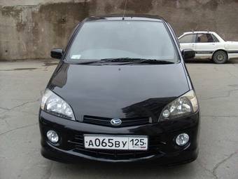 2000 Daihatsu YRV Photos