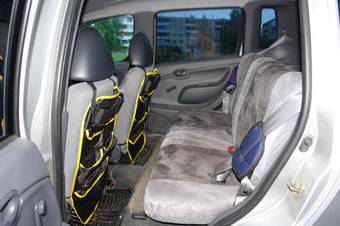 2000 Daihatsu YRV Pictures