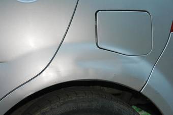 2000 Daihatsu YRV Pictures