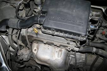 2000 Daihatsu YRV Pictures