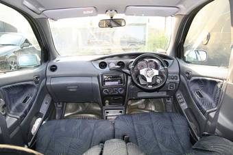 2000 Daihatsu YRV Wallpapers