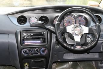 2000 Daihatsu YRV For Sale