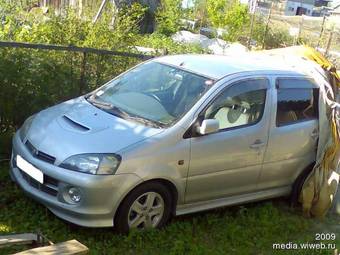 2000 Daihatsu YRV Pictures