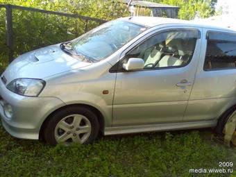 2000 Daihatsu YRV Pictures