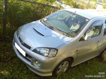 2000 Daihatsu YRV Photos