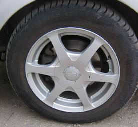 2000 Daihatsu YRV Photos