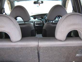 2000 Daihatsu YRV Photos