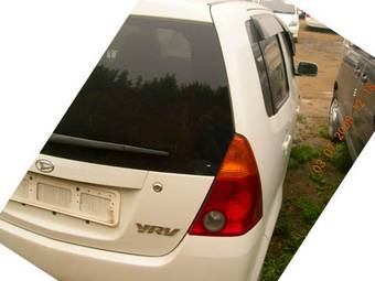2000 Daihatsu YRV Pictures