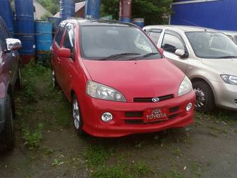 2000 Daihatsu YRV Pictures