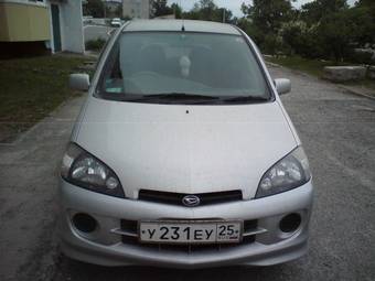2000 Daihatsu YRV Photos