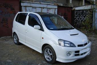 2000 Daihatsu YRV