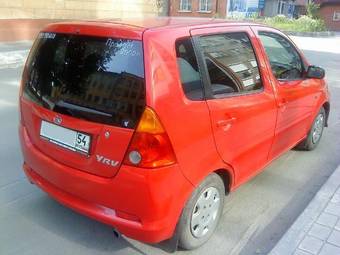 2000 Daihatsu YRV Pictures