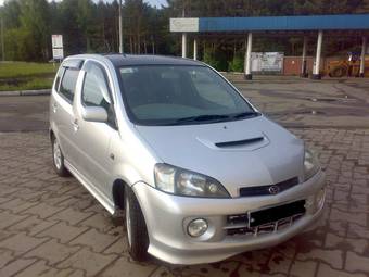 2000 Daihatsu YRV Photos