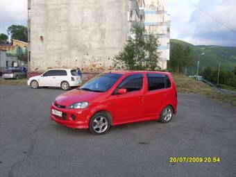 2000 Daihatsu YRV Pics