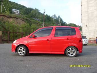 2000 Daihatsu YRV Pictures