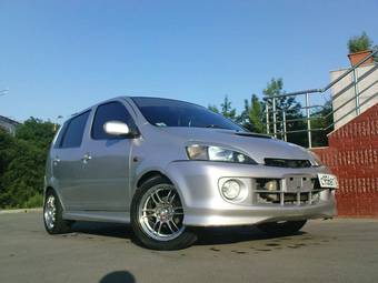 2000 Daihatsu YRV Photos