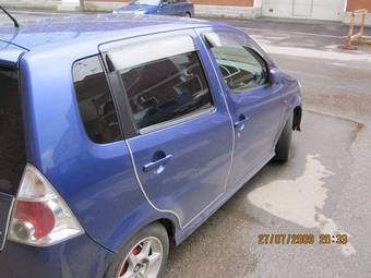 2000 Daihatsu YRV Photos