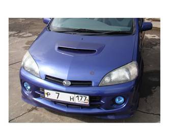 2000 Daihatsu YRV Photos
