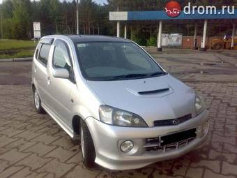 2000 Daihatsu YRV Photos