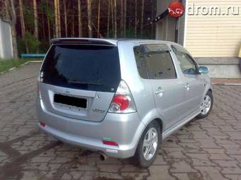 2000 Daihatsu YRV Pictures