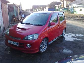 2000 Daihatsu YRV Photos